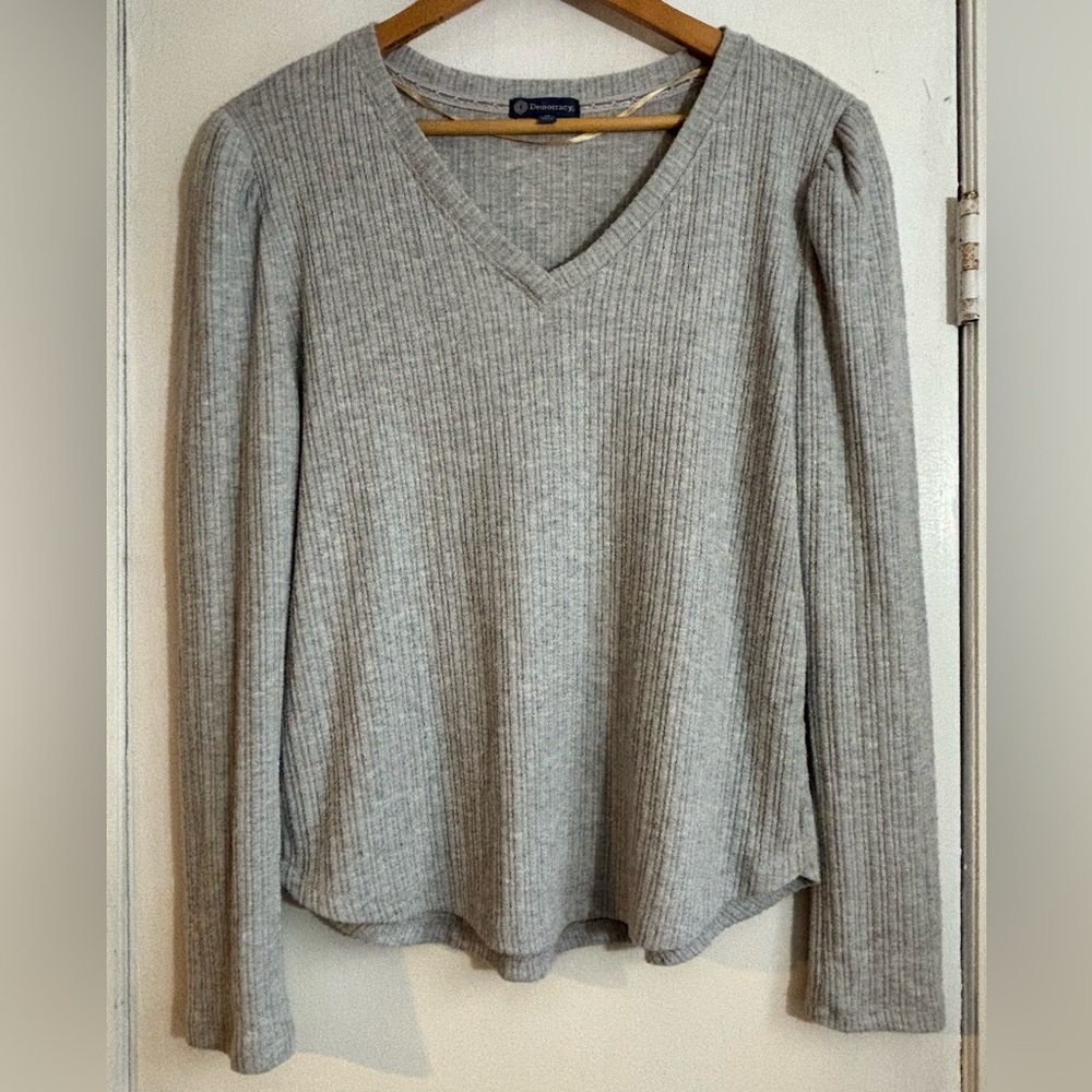 Democracy Heather Gray V-Neck Ribbed Long Sleeve Top